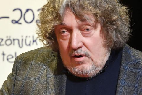 Vidnyánszky Attila, a Nemzeti Színház vezérigazgatója, a Magyar Teátrumi Társaság elnöke a Pajtaszínházi Szemle megnyitó sajtótájékoztatóján a Nemzeti Színház Gobbi Hilda Színpadán 2023. január 21-én.